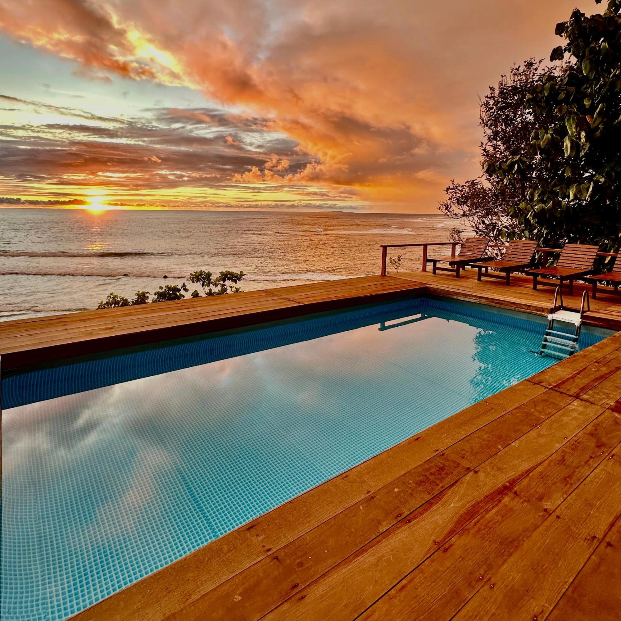 Batu Rundung Surf Resort Naibos Bagian luar foto