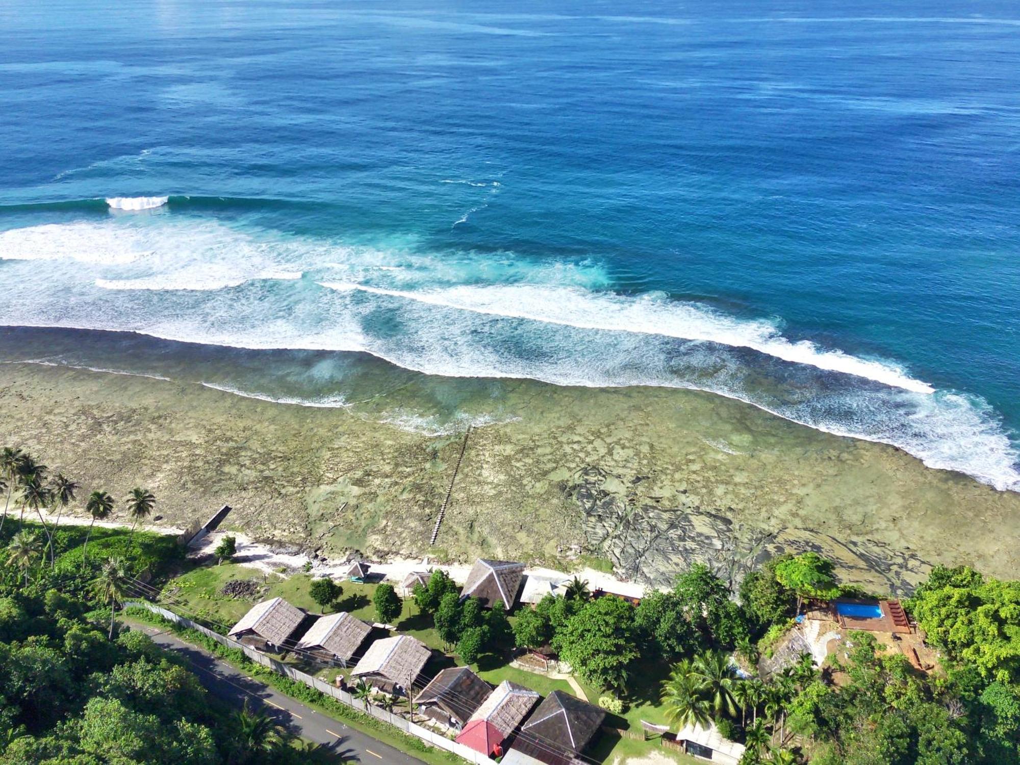 Batu Rundung Surf Resort Naibos Bagian luar foto
