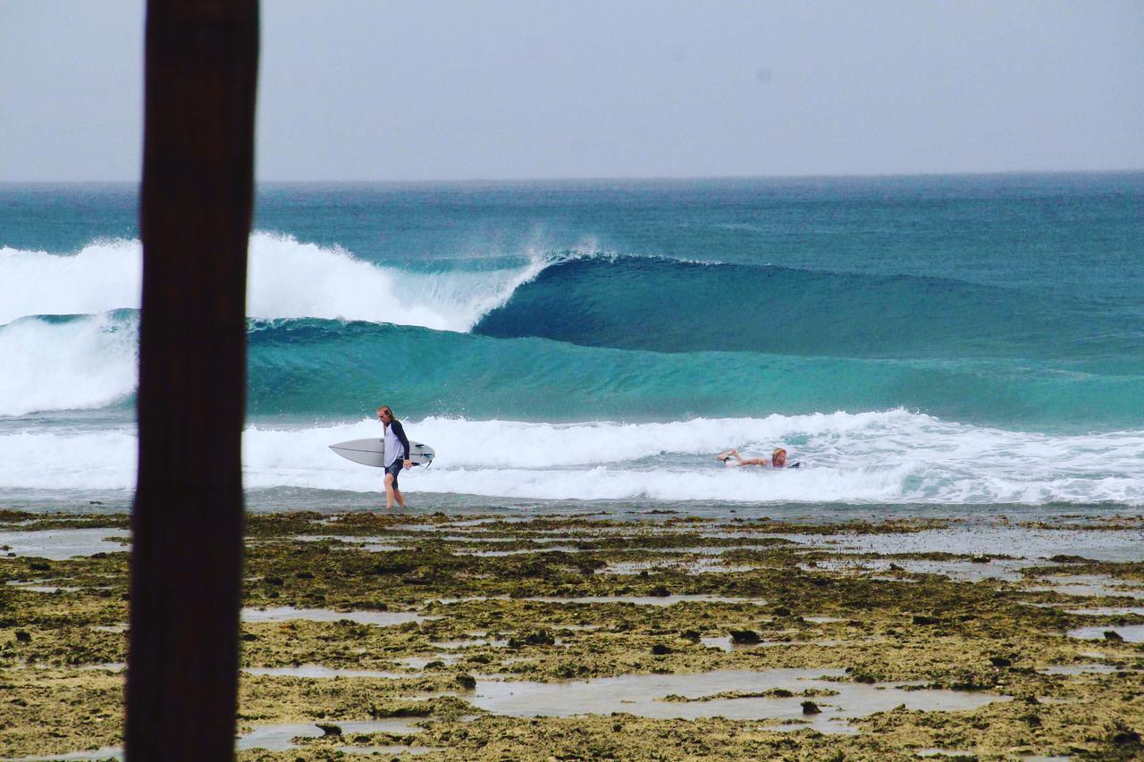 Batu Rundung Surf Resort Naibos Bagian luar foto