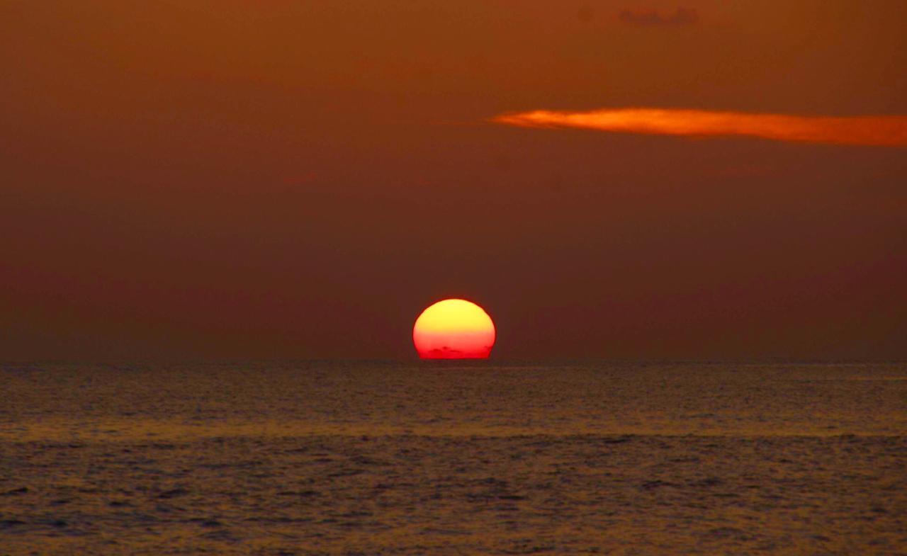 Batu Rundung Surf Resort Naibos Bagian luar foto
