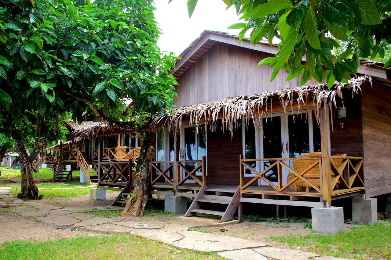 Batu Rundung Surf Resort Naibos Bagian luar foto