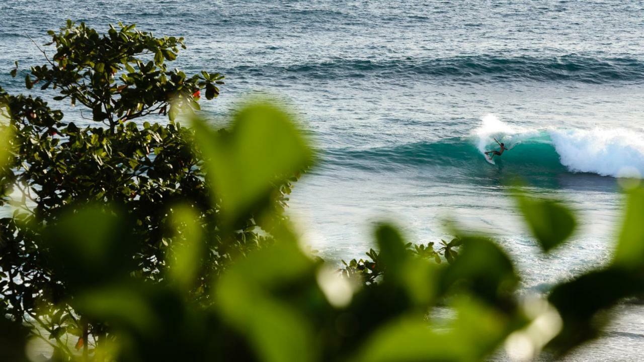 Batu Rundung Surf Resort Naibos Bagian luar foto