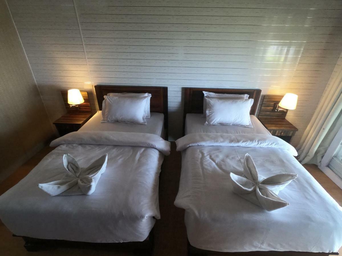 Batu Rundung Surf Resort Naibos Bagian luar foto