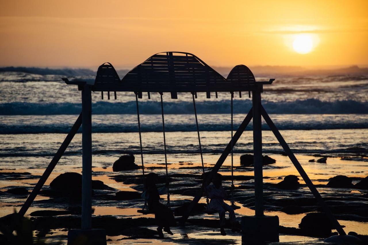Batu Rundung Surf Resort Naibos Bagian luar foto