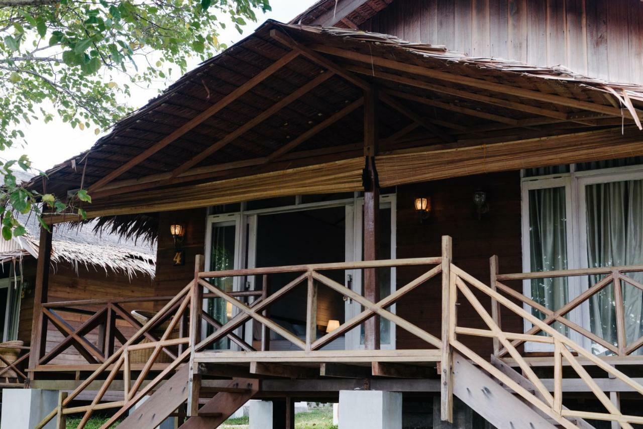 Batu Rundung Surf Resort Naibos Bagian luar foto